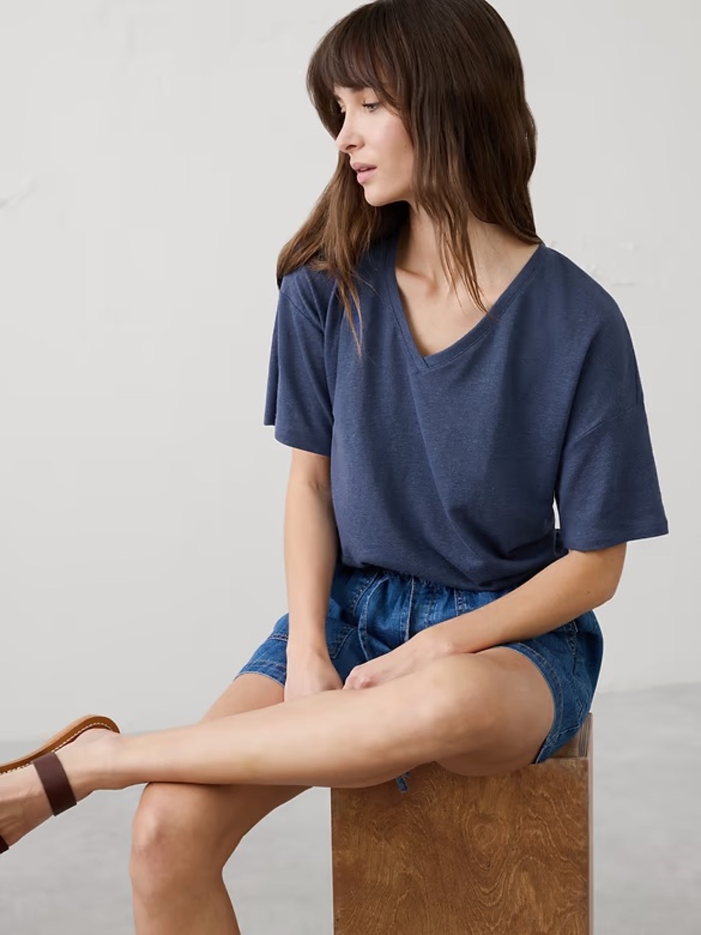 Banana Republic Linen Slate Blue V-Neck Short Sleeve Tee